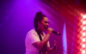 Fotografia do show de Karol de Souza no Sesc Pompeia
