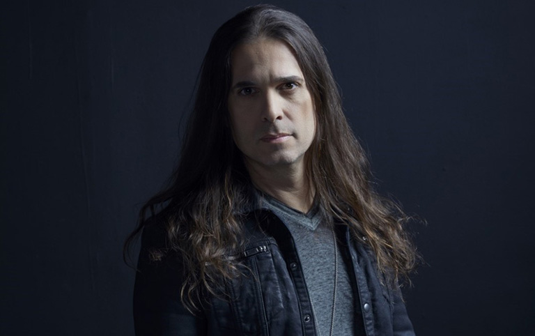Fotografia colorida de Kiko Loureiro por Travis Shinn - Sesc Avenida Paulista