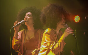 Fotografia colorida de Vanessa Moreno na Casa Natura Musical por Diogo França - @difgomez
