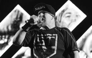 Fotografia em preto e branco de Suicidal Tendencies durante show no Esquenta Rockfun Fest 2024 no Centro Esportivo Tietê - Foto por Gabriel Rodrigues - @gabriel_zx