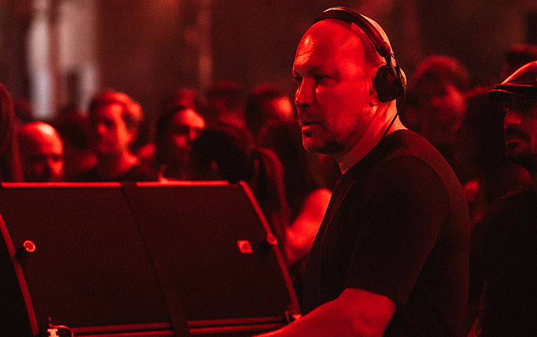 Fotografia colorida de Marco Carola no Music ON por Indie Clickers