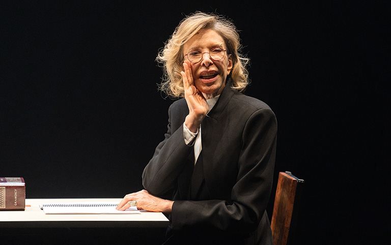 Fotografia colorida de A Última Entrevista de Marília Gabriela por Adriano Dória - Teatro Porto