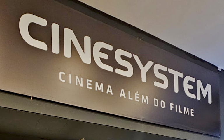 Fotografia colorida da fachada do Cinesystem Frei Caneca por Diogo França - @difgomez