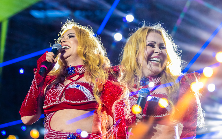 Fotografia colorida da cantora Joelma durante show em São Paulo - por Diogo França | @difgomez