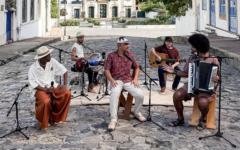 Fotografia colorida de Jota.Pê, João Gomes e Mextrinho por @kaiocads