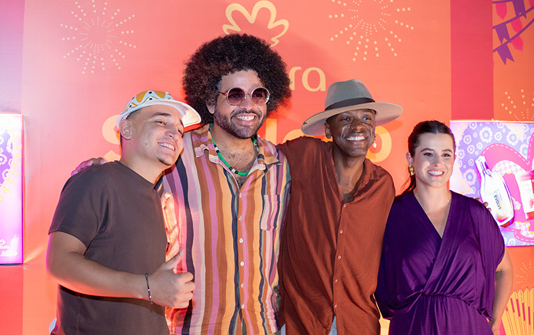 Fotografia colorida de João Gomes, Mestrinho, Jota.Pê e Julia Ceschin, na Coletiva de Imprensa da Casa Natura Musical para lançamento do projeto Dominguinho - por Diogo França - @difgomez