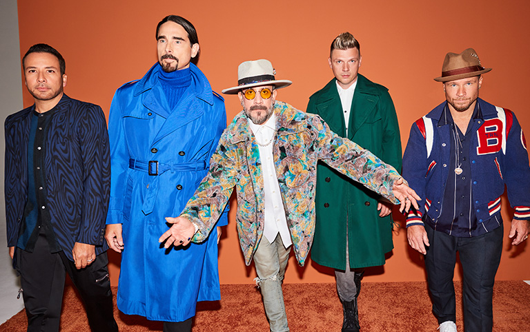 Fotografia colorida de Backstreet Boys por Dennis Leapold - divulgação The Town 2025