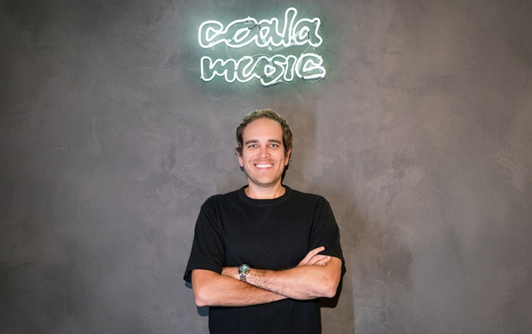 Fotografia colorida de Thiago Custódio | Coala Music por Celia Muraca