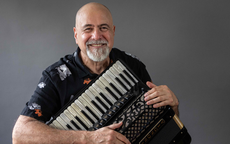 Toninho Ferragutti por divulgação Sala Crisantempo