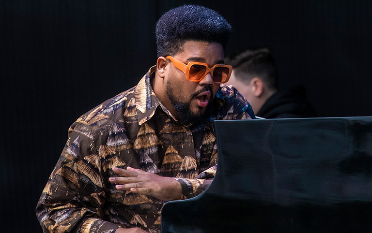 Fotografia colorida de Amaro Freitas no São Paulo Jazz Weekend 2024 por Diogo França - @difgomez
