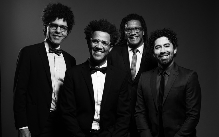 Fotografia em preto e branco de Irmãos e Brothers por Dani Gurgel