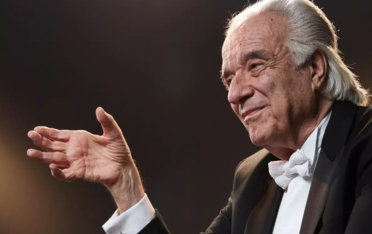 Fotografia colorida de João Carlos Martins por divulgação MASP