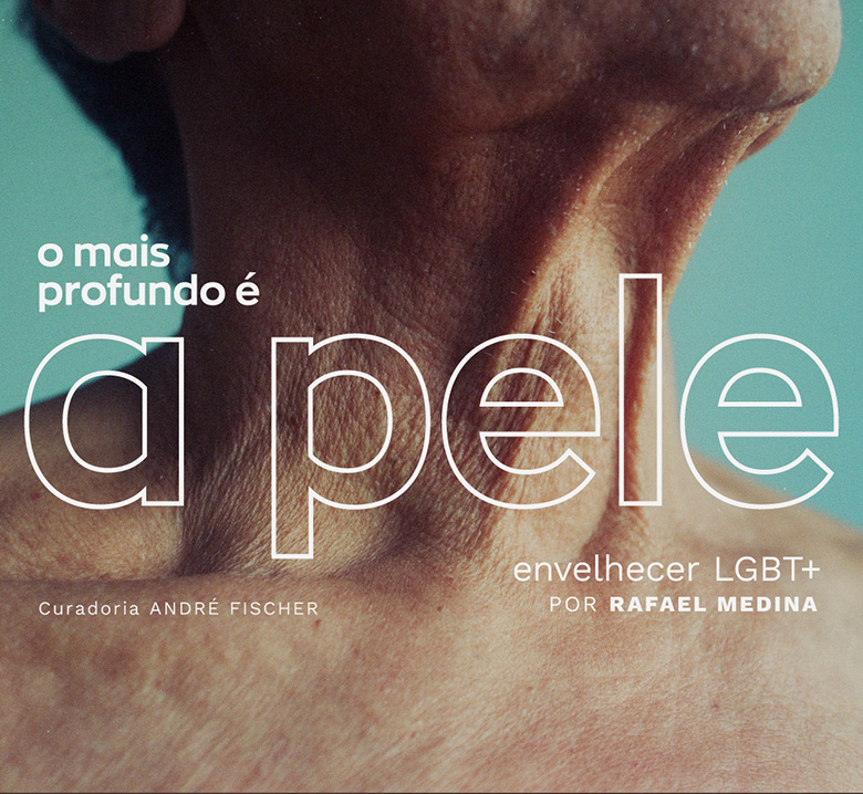 Arte colorida de divulgação da Exposição de O mais profundo é a Pele com fotos de Rafael Medina para o Museu da Diversidade Sexual - Envelhecer LGBT - ParadaSP