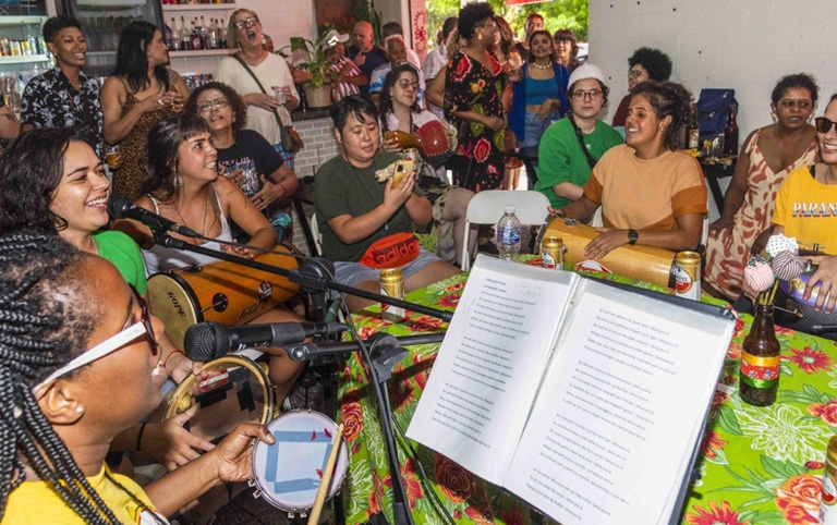 Fotografia colorida do Samba da Elis - Projeto a Roda Delas - Divulgação Sesc Pinheiros