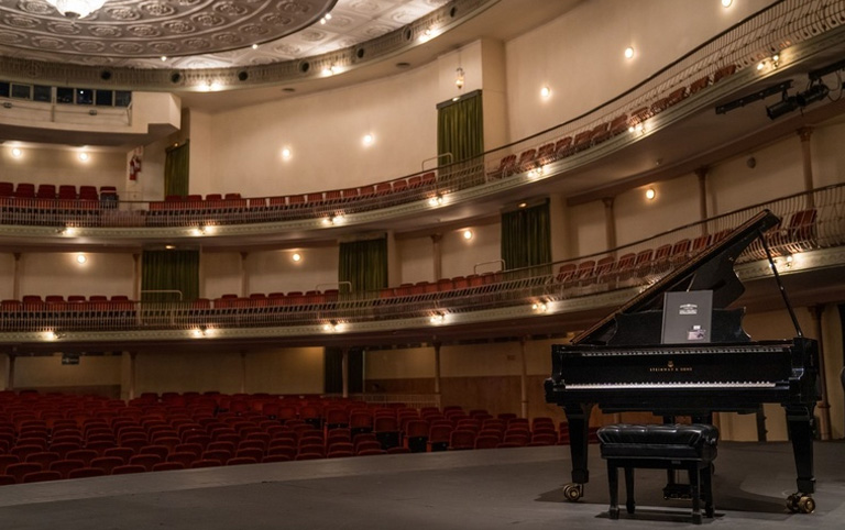 Fotografia colorida de Theatro São Pedro por Iris Zanetti