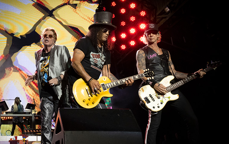 Fotografia colorida de Guns N' Roses por Hi-Res