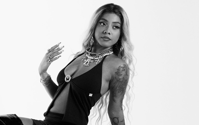 Fotografia em preto e branco de Ajuliacosta por @httsapollo