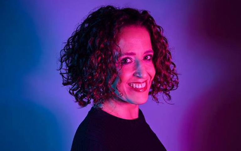 Fotografia colorida de Fernanda Porto por Milena Rosado