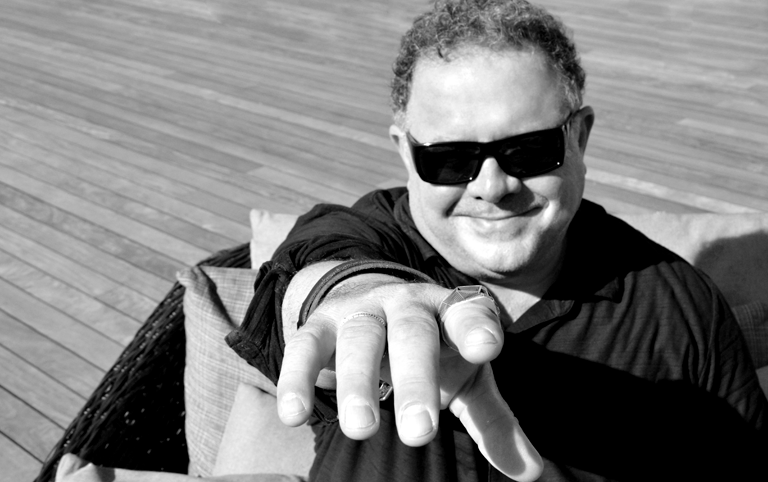 Fotografia em preto e branco de Leo Jaime por Tielle Mello